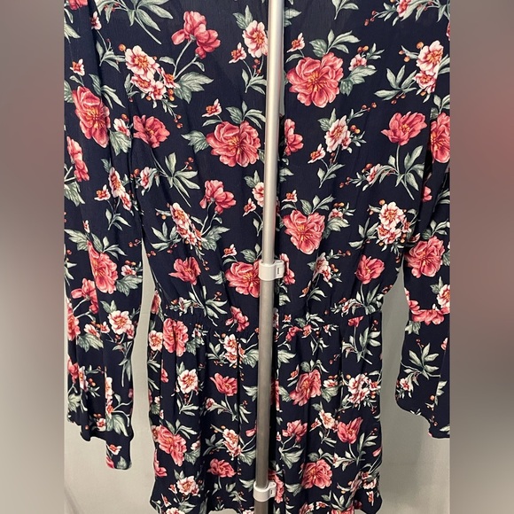 AMERICAN‎ EAGLE 🦅 FLORAL 🌺 ROMPER size medium - Picture 8 of 13